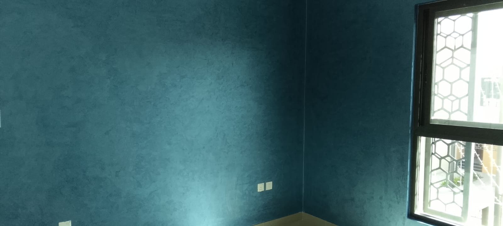 Textured blue wall finish for Dubai residential property